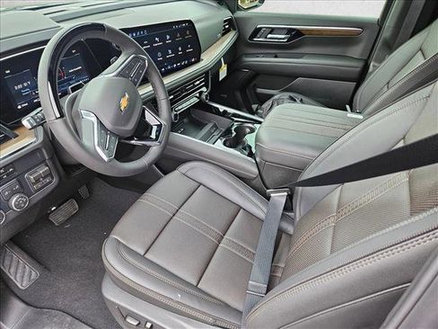 New 2026 Chevrolet Suburban High Country image 3