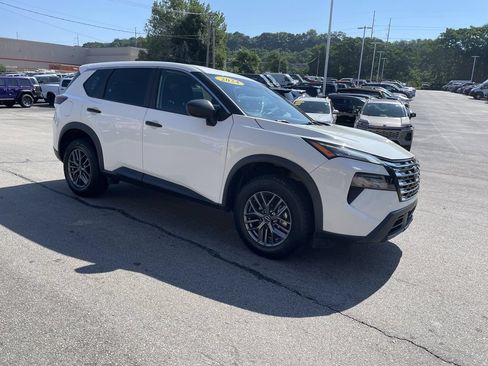 Used 2024 Nissan Rogue S FWD image 6