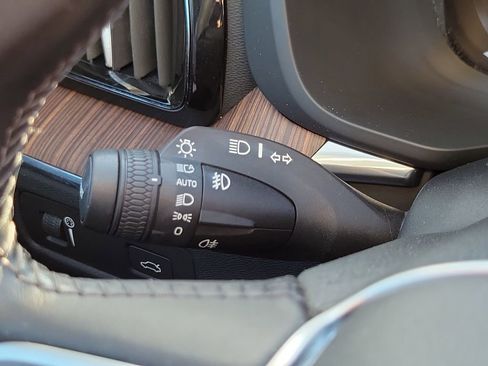 Used 2021 Volvo XC60 T5 Momentum w/ Advanced Package image 15