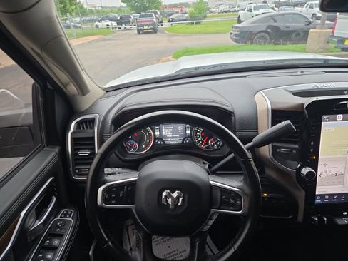 Used 2024 RAM 2500 Laramie AWD/4WD image 18