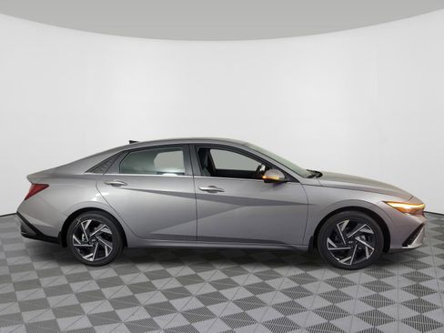 New 2025 Hyundai Elantra Limited image 2