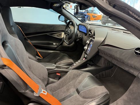 Used 2019 McLaren 720S RWD image 19