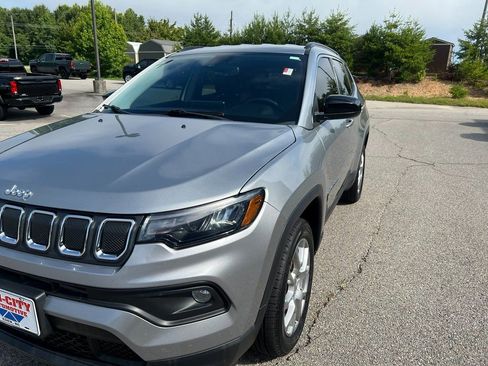 Used 2022 Jeep Compass Latitude image 7