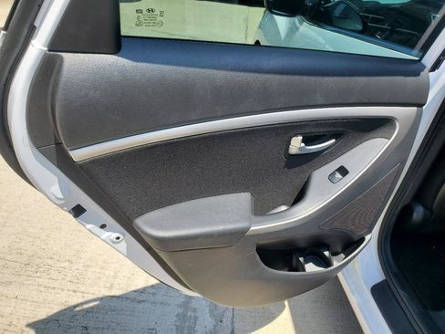 Used 2016 Hyundai Elantra GT FWD image 14