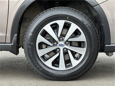 Used 2021 Subaru Outback Premium AWD/4WD image 6