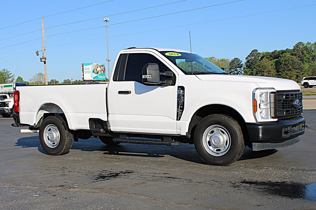 Used 2024 Ford F250 XL RWD image 2