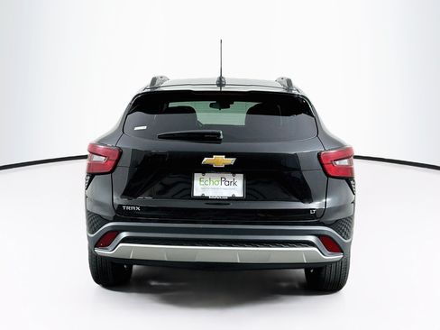 Used 2025 Chevrolet Trax LT w/ LT Convenience Package FWD image 7