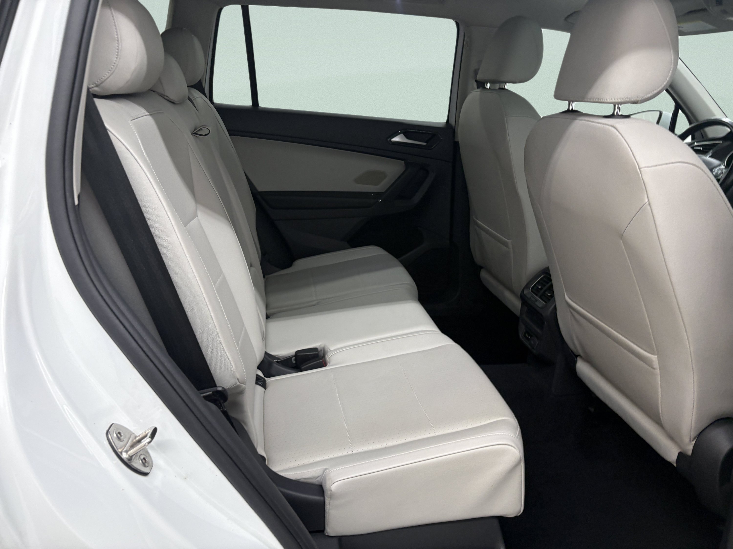 Used 2018 Volkswagen Tiguan SEL AWD/4WD image 20