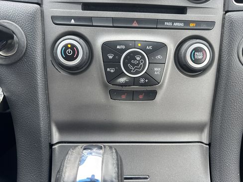 Used 2015 Ford Taurus SEL image 18