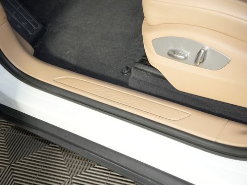 Certified 2021 Porsche Macan AWD/4WD image 21