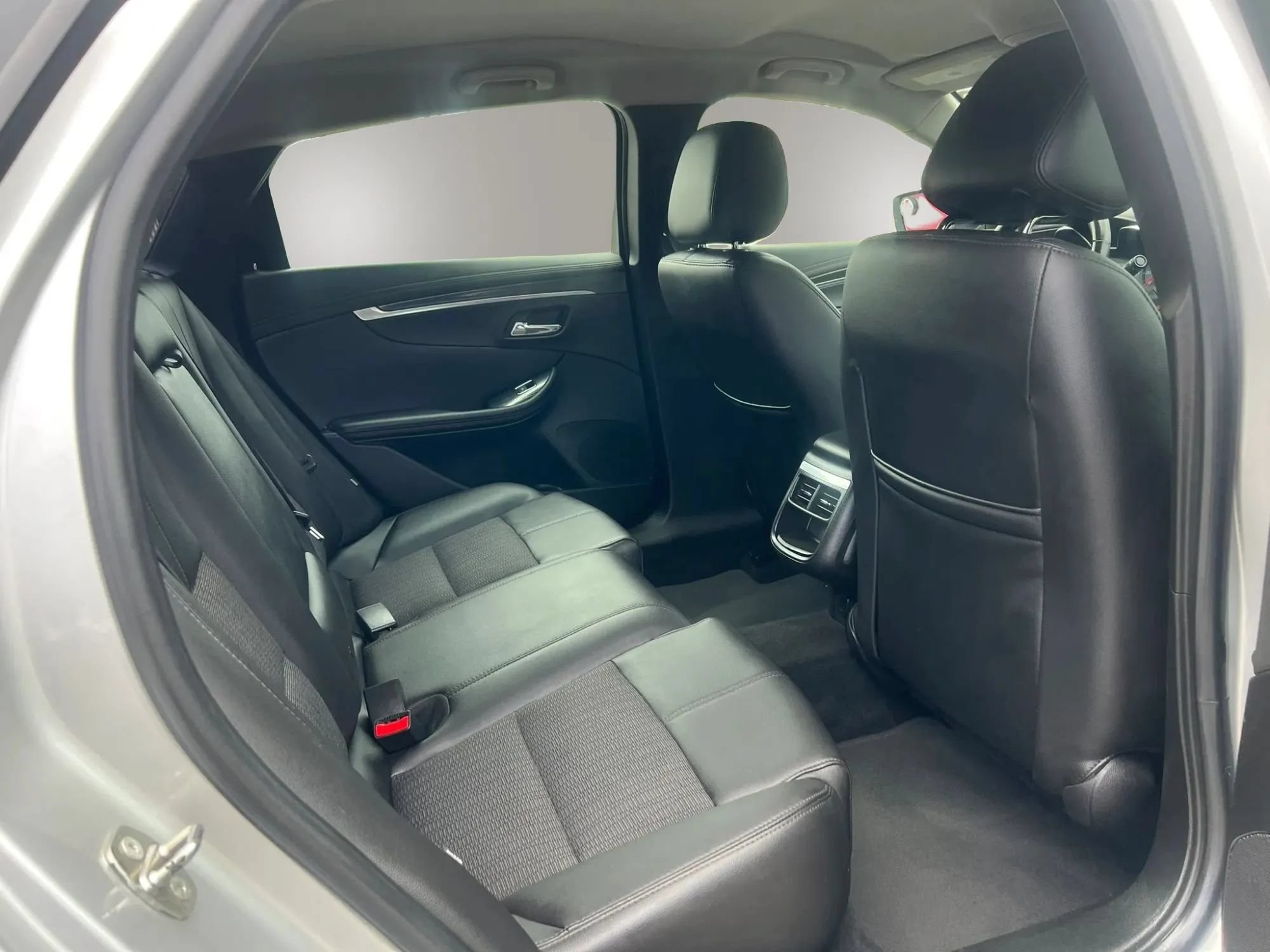 Used 2019 Chevrolet Impala LT FWD image 27