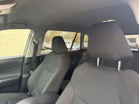 Used 2022 Toyota RAV4 LE AWD/4WD image 10