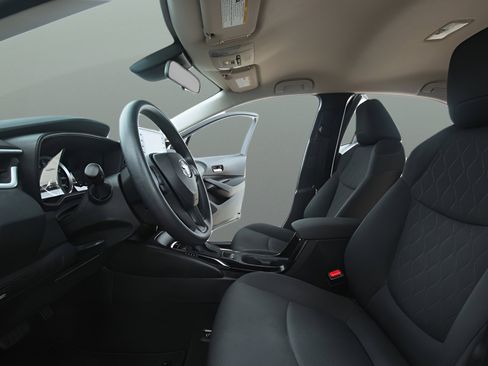 Used 2021 Toyota Corolla LE FWD image 12