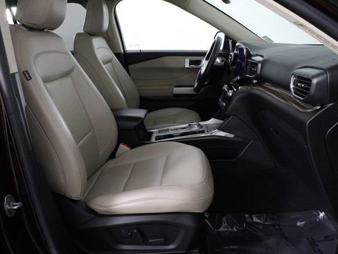 Used 2022 Ford Explorer Limited w/ Equipment Group 301A image 18