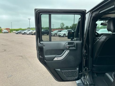 Used 2018 Jeep Wrangler Unlimited Sahara AWD/4WD image 20