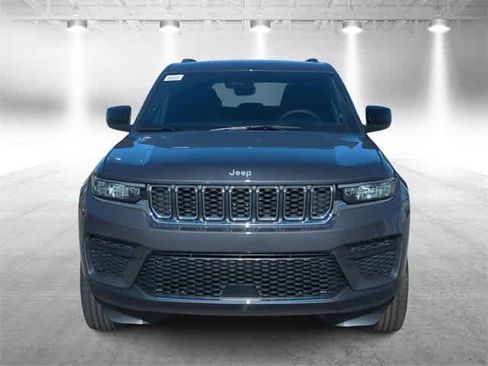 New 2025 Jeep Grand Cherokee Laredo image 3