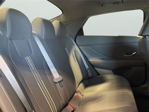 Used 2025 Hyundai Elantra SEL FWD image 17