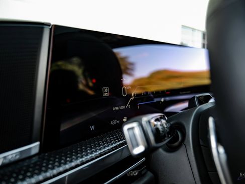 Used 2025 Cadillac Escalade V image 33