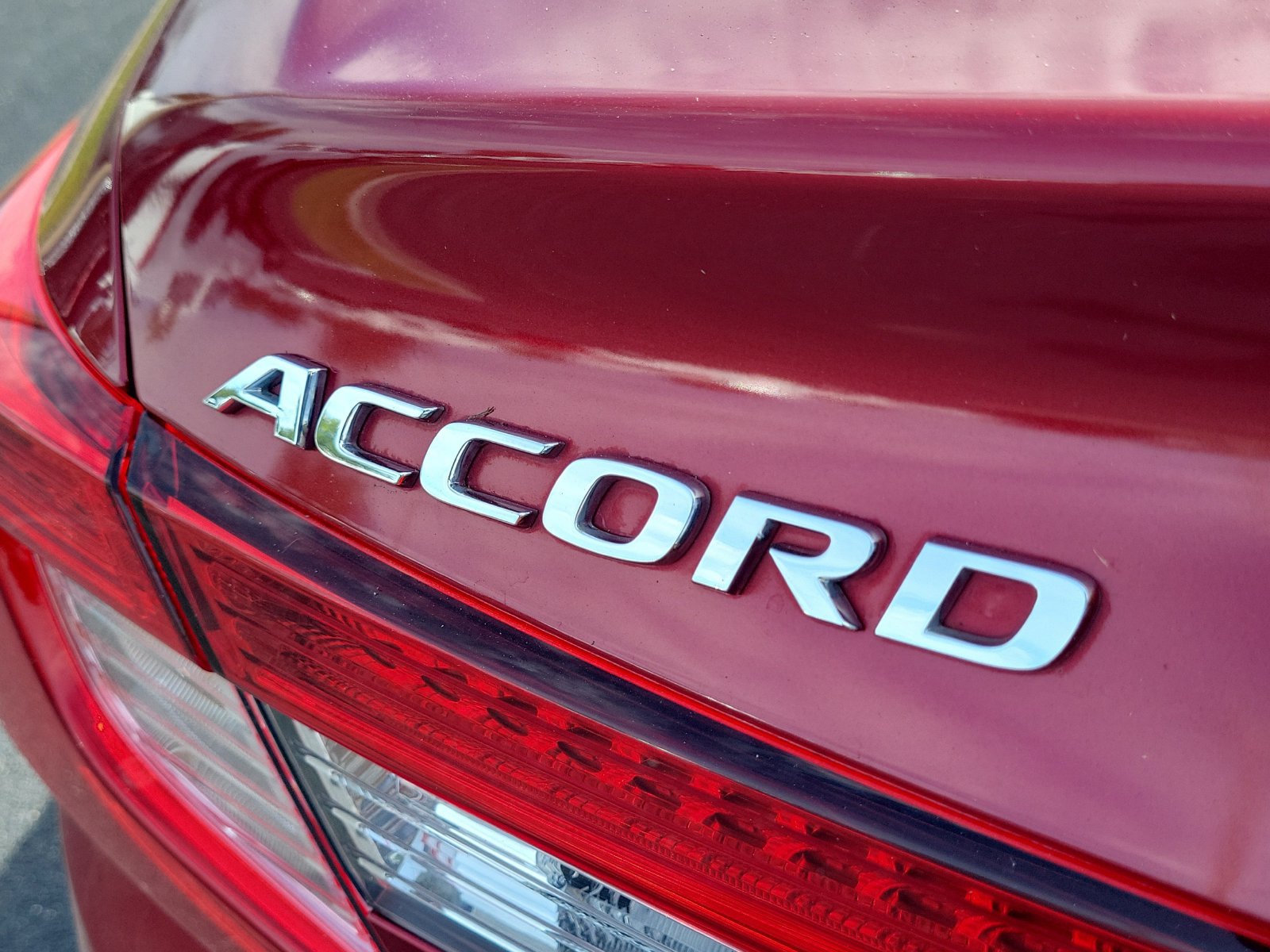 Used 2019 Honda Accord Touring image 6
