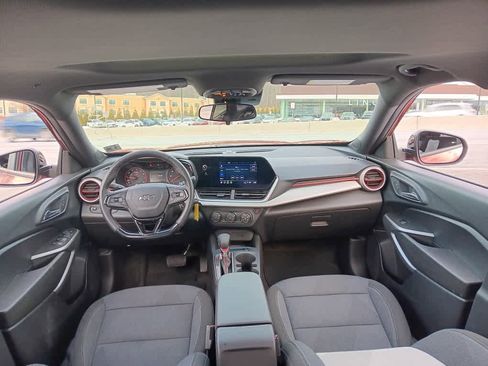 Used 2024 Chevrolet Trax RS w/ Sunroof Package image 18