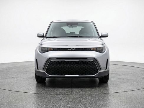 Used 2025 Kia Soul LX w/ LX Technology Package image 2