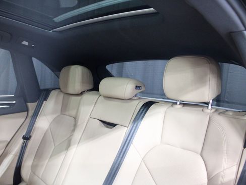 Certified 2025 Porsche Macan image 32