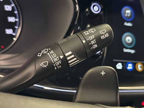 Used 2023 Buick Envision Essence image 42