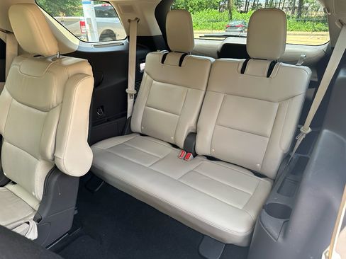 Used 2020 Ford Explorer Platinum w/ Premium Technology Package AWD/4WD image 10