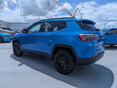 Used 2025 Jeep Compass Latitude w/ Convenience Group AWD/4WD image 6