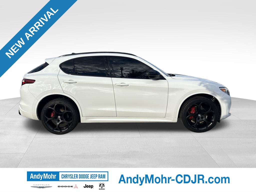 Used 2023 Alfa Romeo Stelvio Veloce AWD/4WD image 8