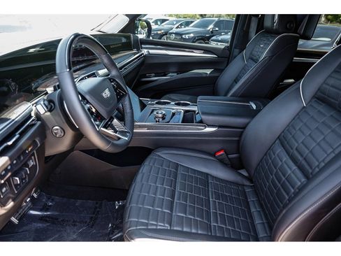 Used 2025 Cadillac Escalade V AWD/4WD image 21