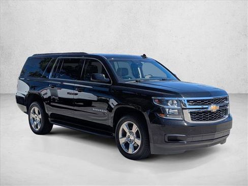 Used 2017 Chevrolet Suburban LT image 3