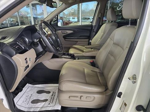 Used 2017 Honda Pilot Touring image 10