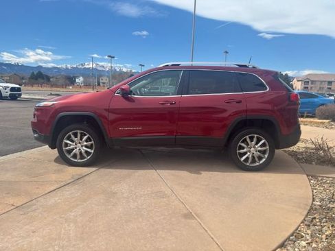 Used 2017 Jeep Cherokee Limited AWD/4WD image 5