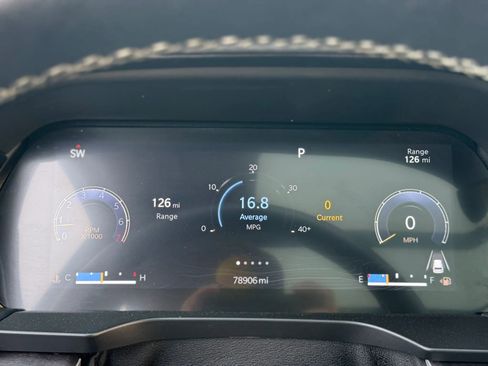 Used 2022 Jeep Grand Cherokee L Limited w/ Black Appearance Package image 17