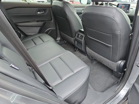 Used 2023 Nissan Rogue SV w/ SV Premium B Package image 11