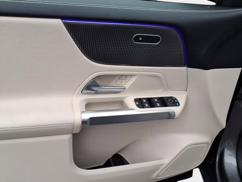 Used 2022 Mercedes-Benz GLB 250 GLB 250 image 7