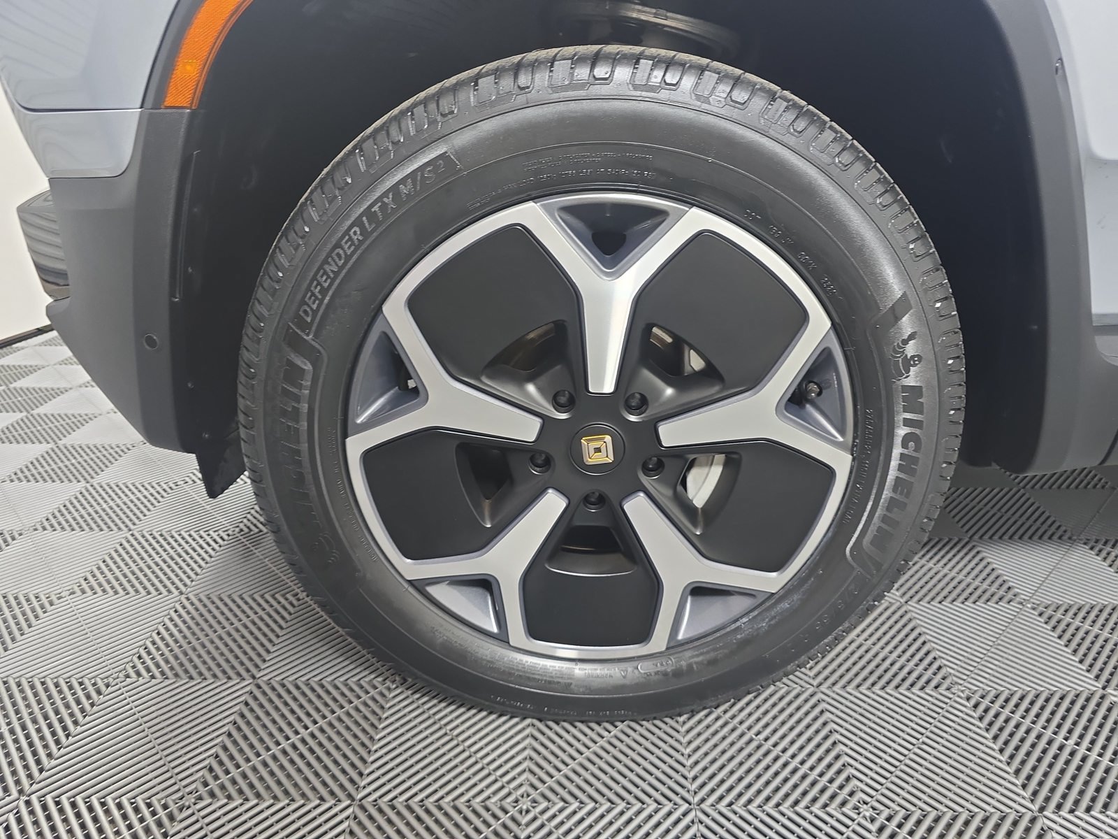Used 2024 Rivian R1S Adventure Dual AWD/4WD image 9