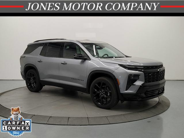 Used 2025 Chevrolet Traverse RS FWD image 1