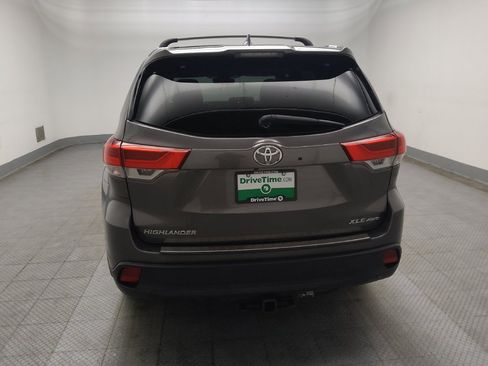 Used 2019 Toyota Highlander XLE AWD/4WD image 6