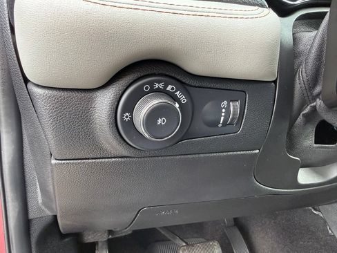 Used 2022 Dodge Durango R/T w/ Blacktop Package AWD/4WD image 28