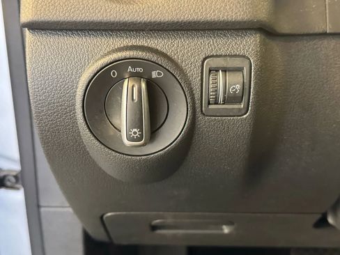 Used 2016 Volkswagen Tiguan S image 14