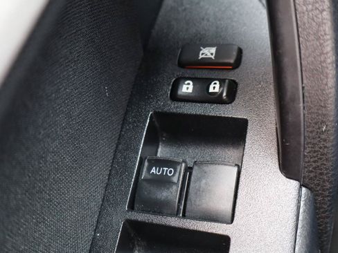 Used 2018 Toyota Corolla LE FWD image 27
