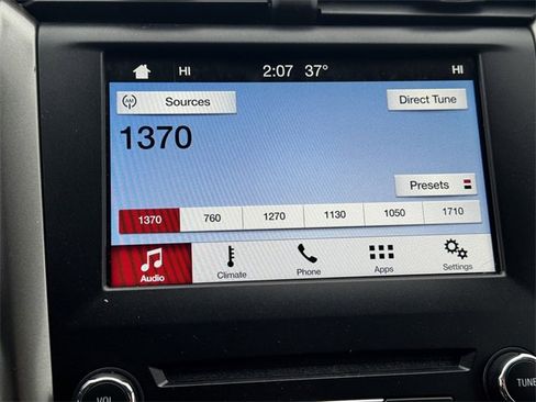 Used 2017 Ford Fusion SE w/ Fusion SE Technology Package image 28