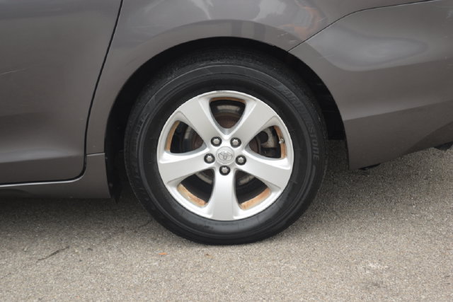Used 2014 Toyota Sienna LE FWD image 26