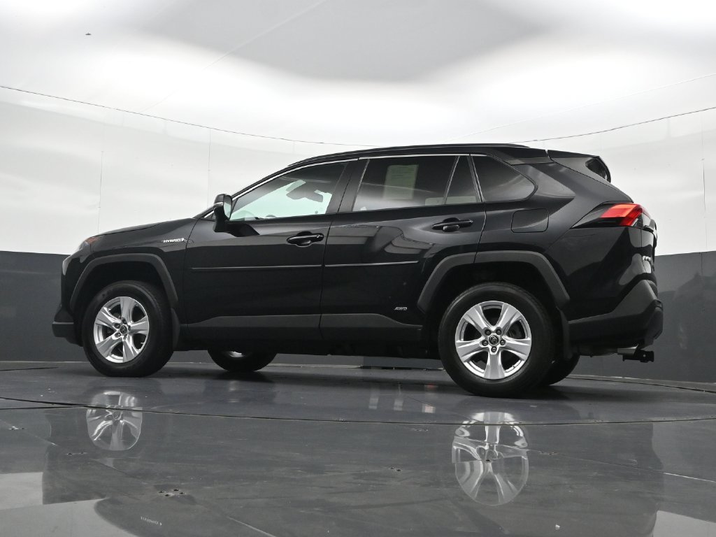 Used 2021 Toyota RAV4 LE AWD/4WD image 32