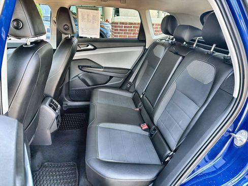 Used 2023 Volkswagen Taos SE w/ Panoramic Sunroof Package FWD image 22