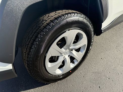 Used 2024 Toyota RAV4 LE image 29