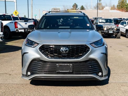 Used 2021 Toyota Highlander XSE image 2