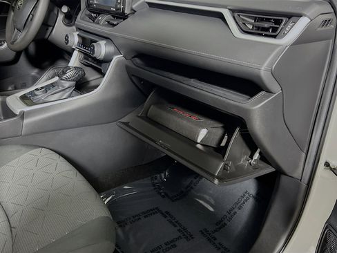 Used 2022 Toyota RAV4 XLE image 35